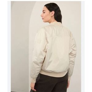Women's Athleta satin water repellent bomber jacket in ivory, size Small/ T NWT